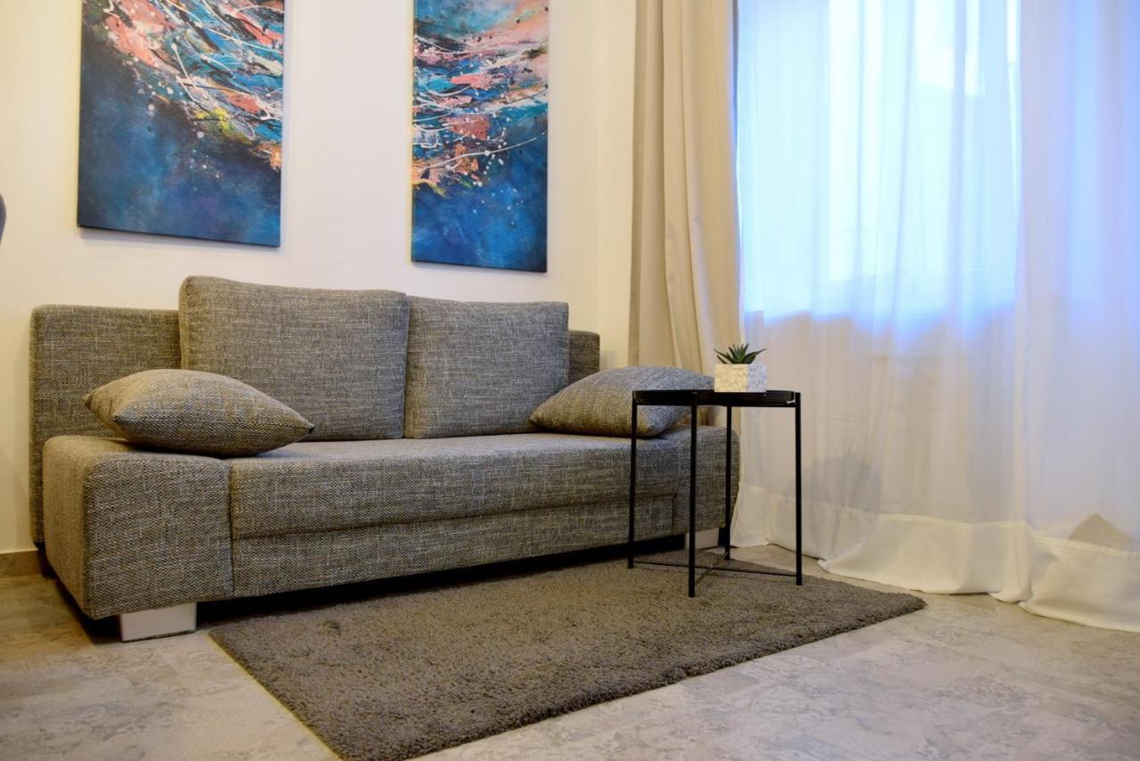 Rab Downtown Place Раб Екстериор снимка